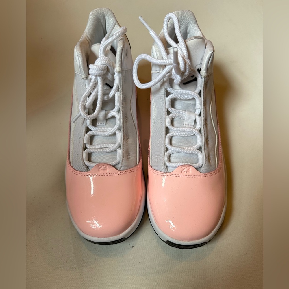 Kids 6Y Pink White and Black Jordan Max Aura 2